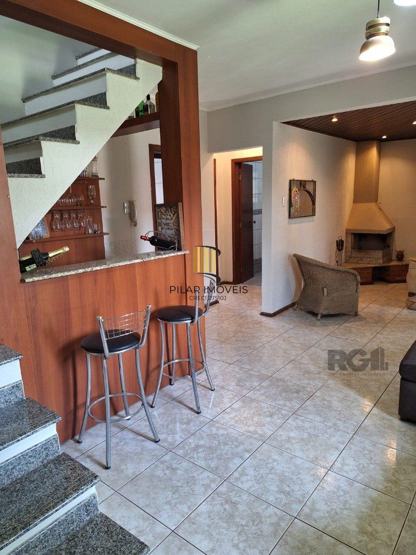 Casa 3 dormitórios no bairro Jardim Algarve
