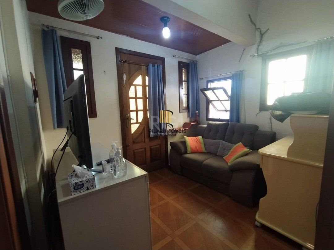 Casa para Venda - 185m², 3 dormitórios, 5 vagas - Menino Deus