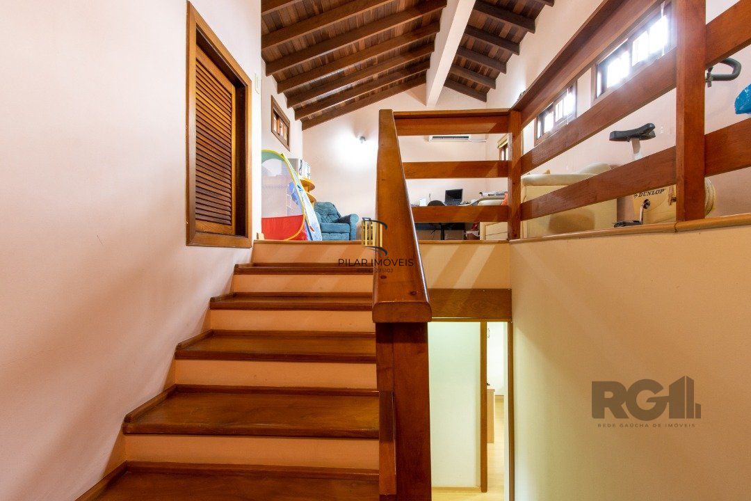 Casa para Venda - 180.3m², 3 dormitórios, sendo 1 suites, 3 vagas - Guarujá