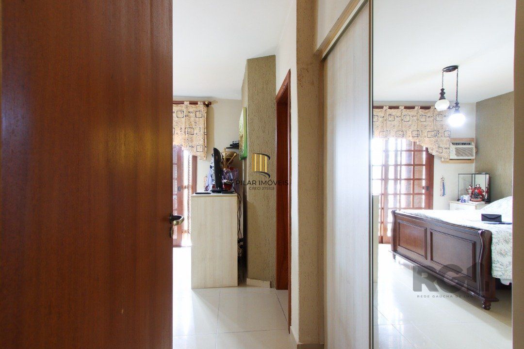 Excelente Casa Tipo Sobrado de alvenaria