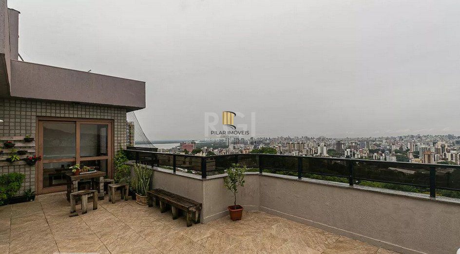 Cobertura para Venda - 207m², 3 dormitórios, sendo 1 suites, 2 vagas - Santa Tereza
