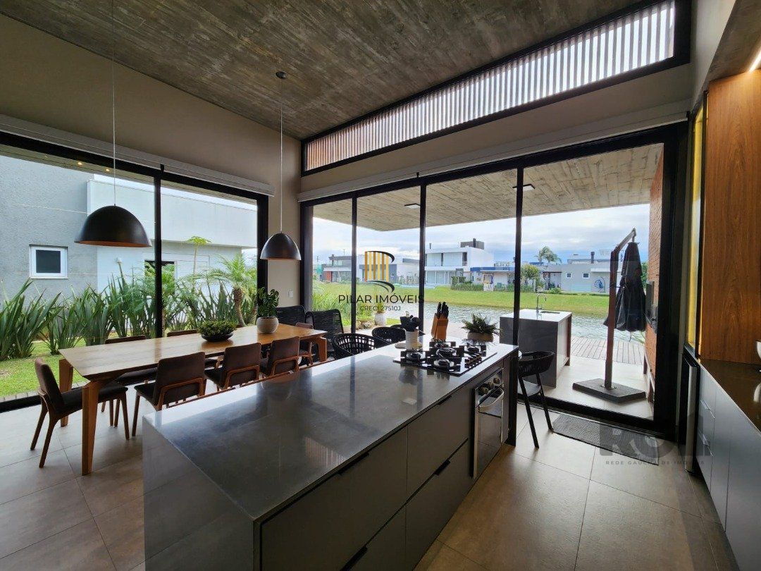Casa de Condomínio 4 dormitórios no bairro Capão Ilhas Resort