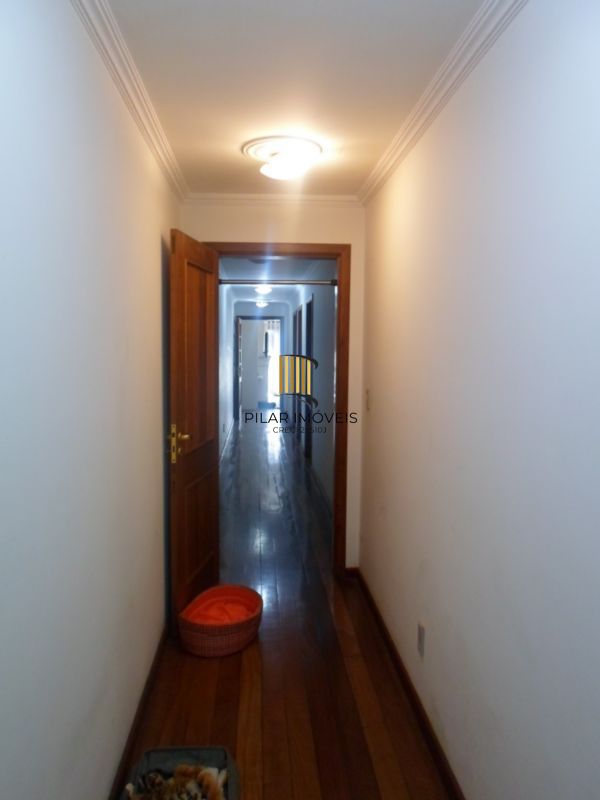 Casa para Venda - 400m², 6 dormitórios, sendo 2 suites, 5 vagas - Santo Antonio