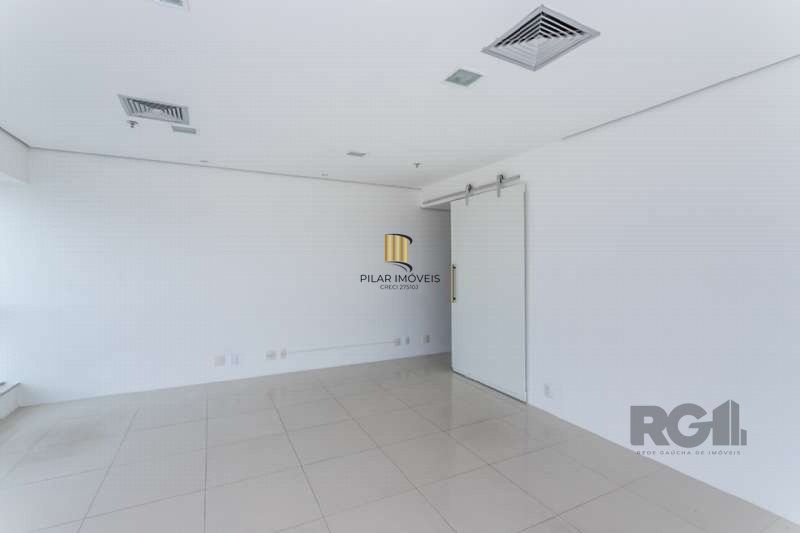 ferece 42m² de área privativa com vista para o Jockey Club e Pontal Shopping.