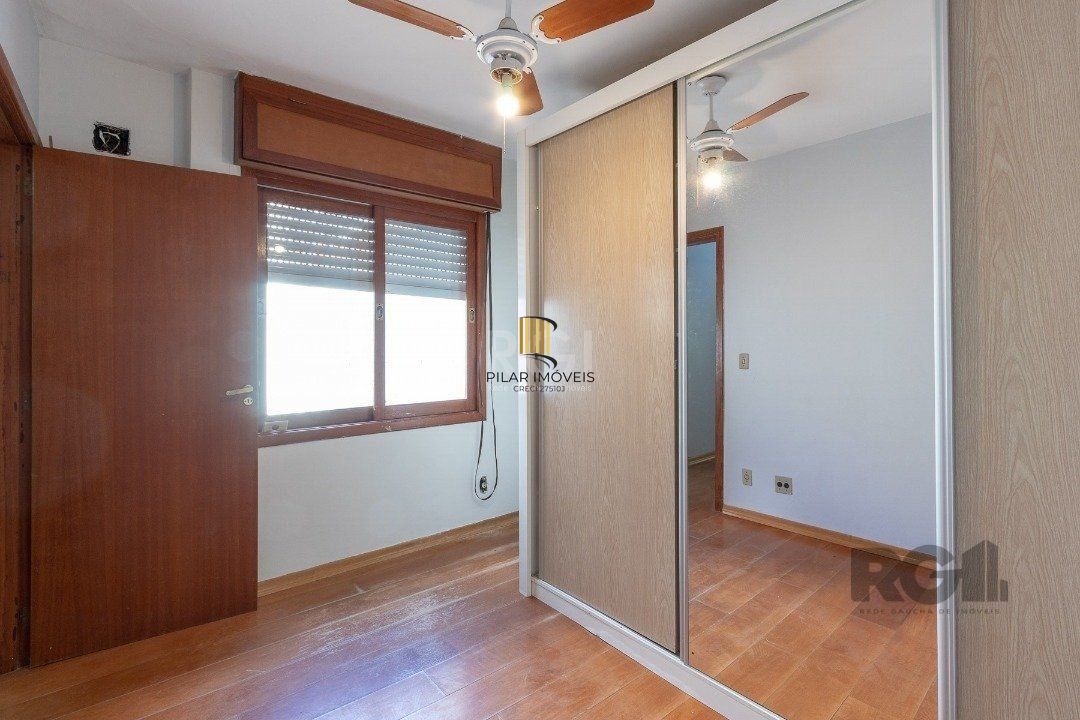 Casa em condomínio com 3 dormitórios, 3 banheiros no bairro Cristal