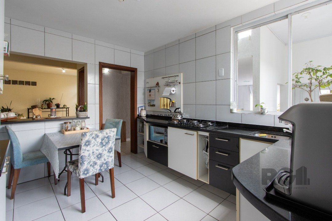 Casa, 5 dormitórios, sendo 1 suíte, 312m² privativos, 8 vagas - Bairro Vila Nova