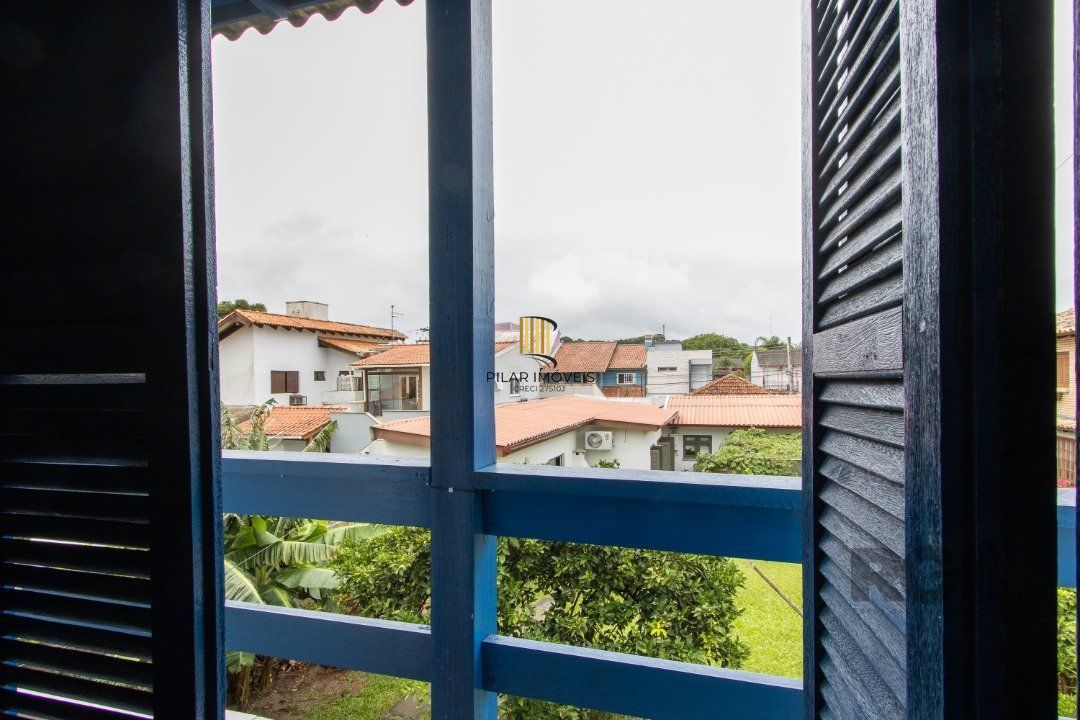 Casa térrea, 3 quartos, edícula, com 2 suites, pátio - Bairro Guarujá