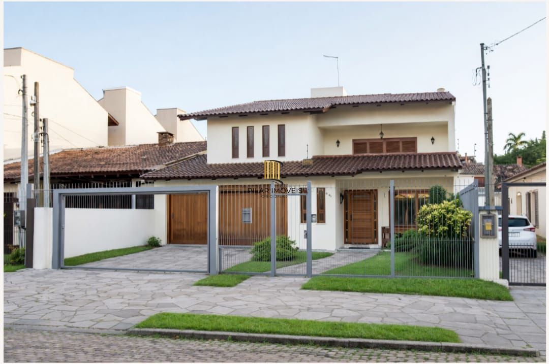 Casa à venda com 5 dormitórios, 392m² e 4 vagas no bairro Vila Assunção, Zona Sul de Porto Alegre