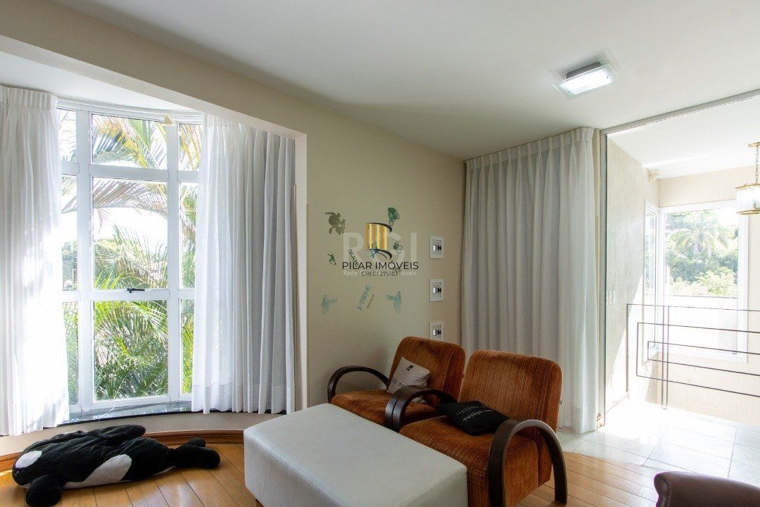 Casa 4 dormitórios no bairro Teresópolis