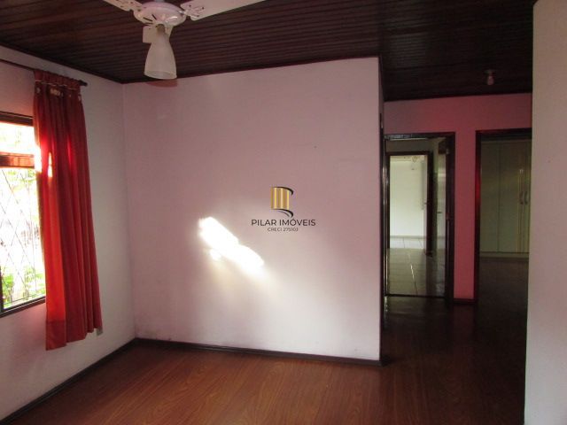 Casa térrea, com 3 dormitórios, 1 suíte, no bairro Nonoai.