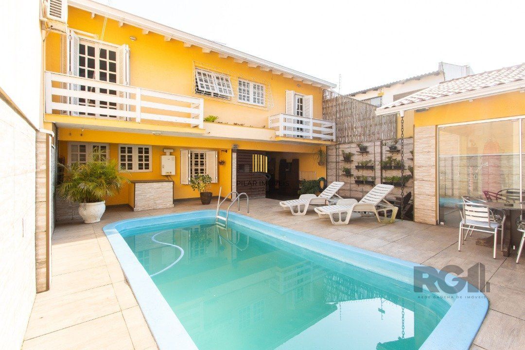 Casa para Venda - 254m², 4 dormitórios, sendo 3 suites, 5 vagas - Espirito Santo