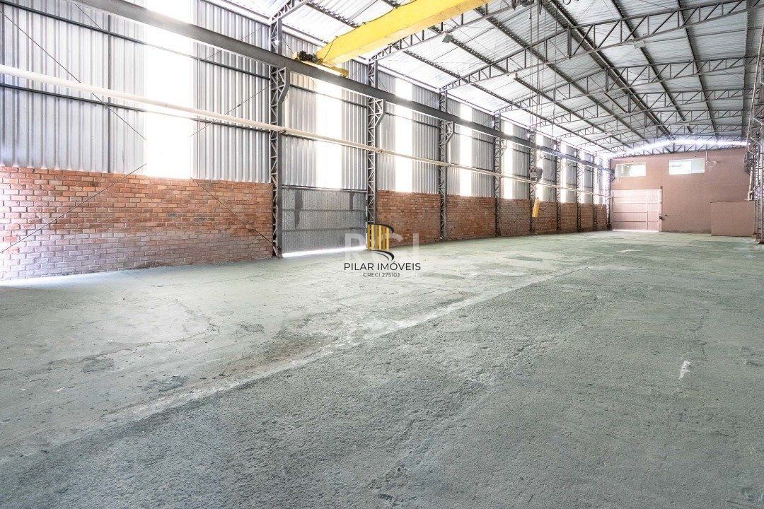 Pavilhão com área construída de cerca de 900m²