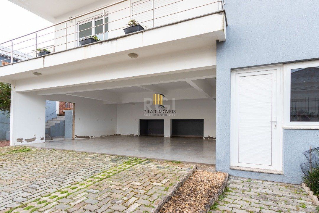 Casa para Venda - 377m², 4 dormitórios, sendo 3 suites, 3 vagas - Guarujá