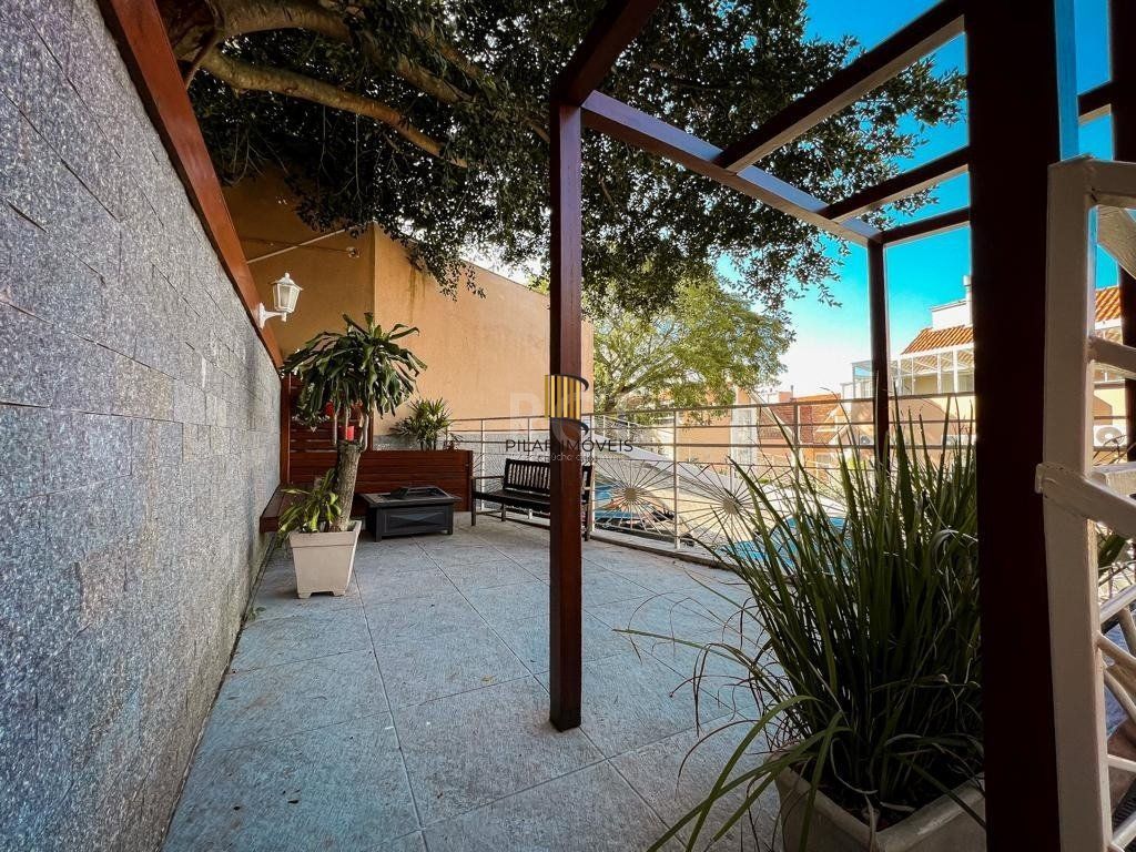 Casa de Condomínio 3 dormitórios no bairro Pedra Redonda