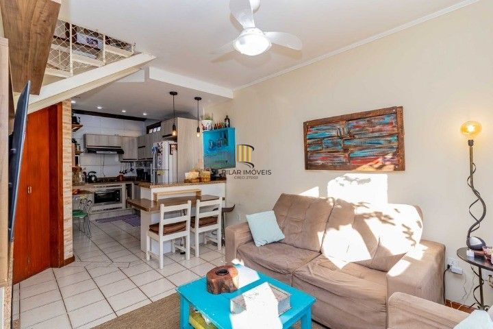 Casa de 3 dormitórios, em condomínio fechado na zona sul de Porto Alegre,  com lareira, churrasqueira e vaga de garagem.