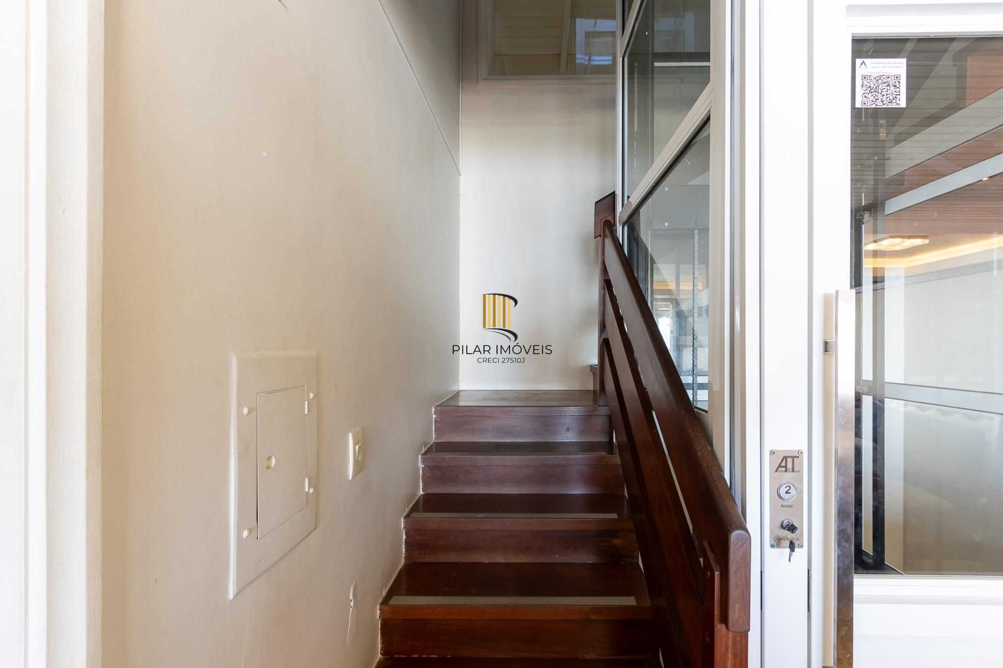 Residência em endereço nobre na Vila Assunção, com vista privilegiada para o Guaíba e clubes náuticos!