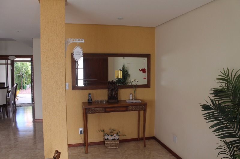 Casa para Venda - 290.67m², 4 dormitórios, sendo 1 suites, 4 vagas - Camaquã