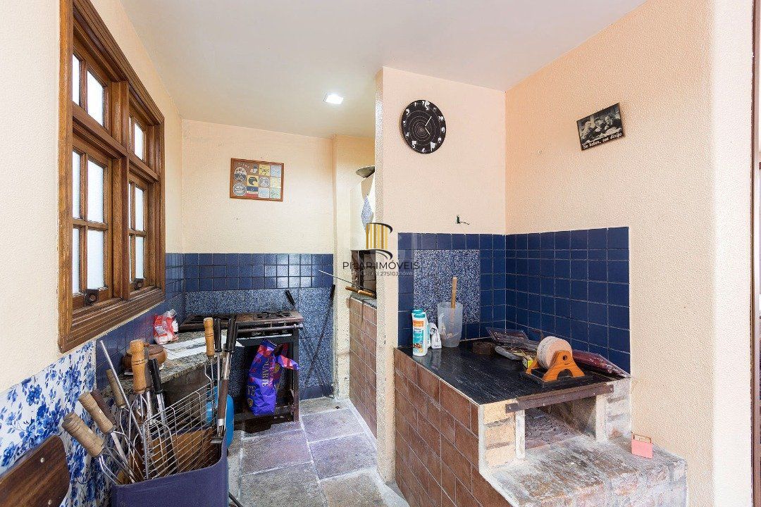 Casa para Venda - 320m², 5 dormitórios, sendo 2 suites, 3 vagas - Tristeza