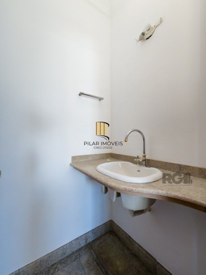 Cobertura com 222m² privativos, 3 quartos, 1 suite, lareira, piscina, 2 vagas no Bairro Rio Branco