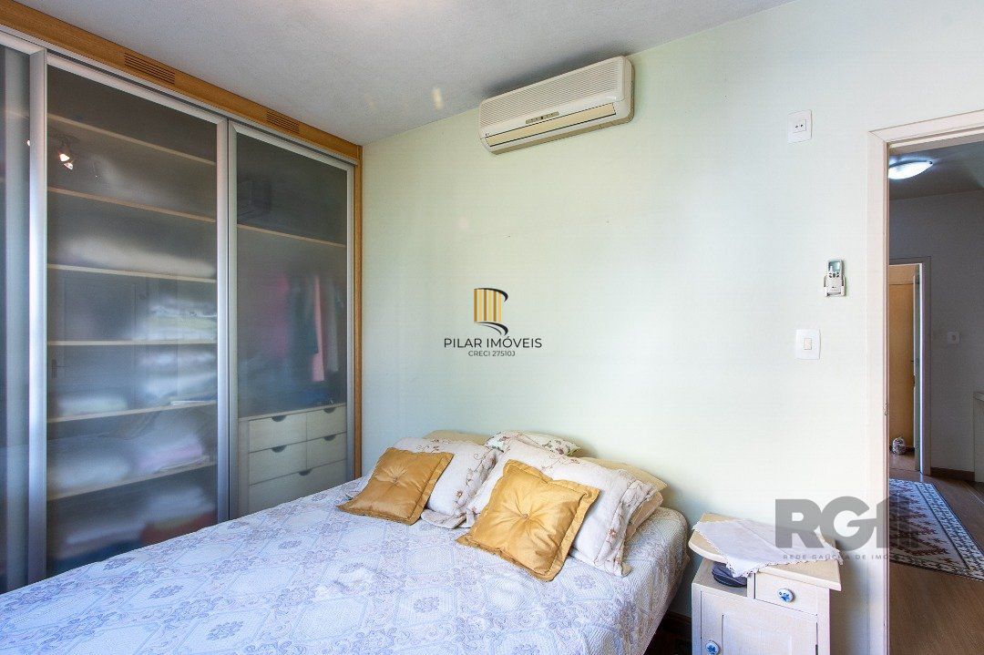 Casa tipo sobrado, com 3 dormitórios em Canoas
