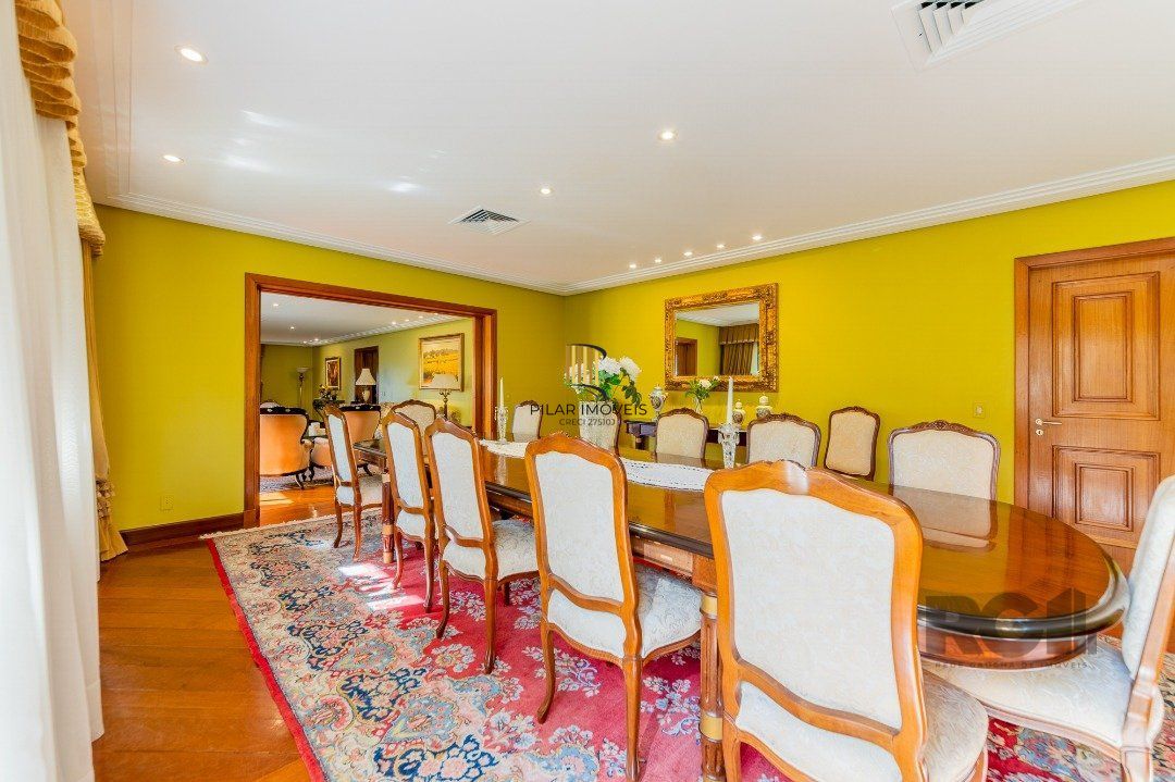 Apartamento 4 dormitórios no bairro Moinhos de Vento
