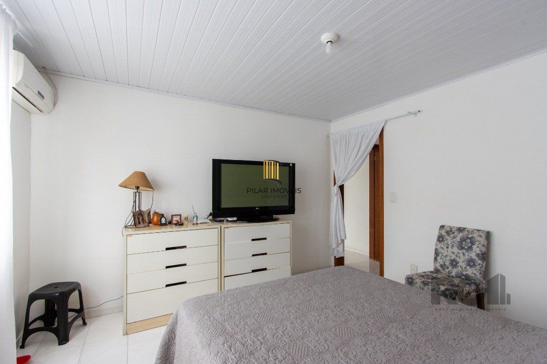 Casa, 5 dormitórios, sendo 1 suíte, 312m² privativos, 8 vagas - Bairro Vila Nova