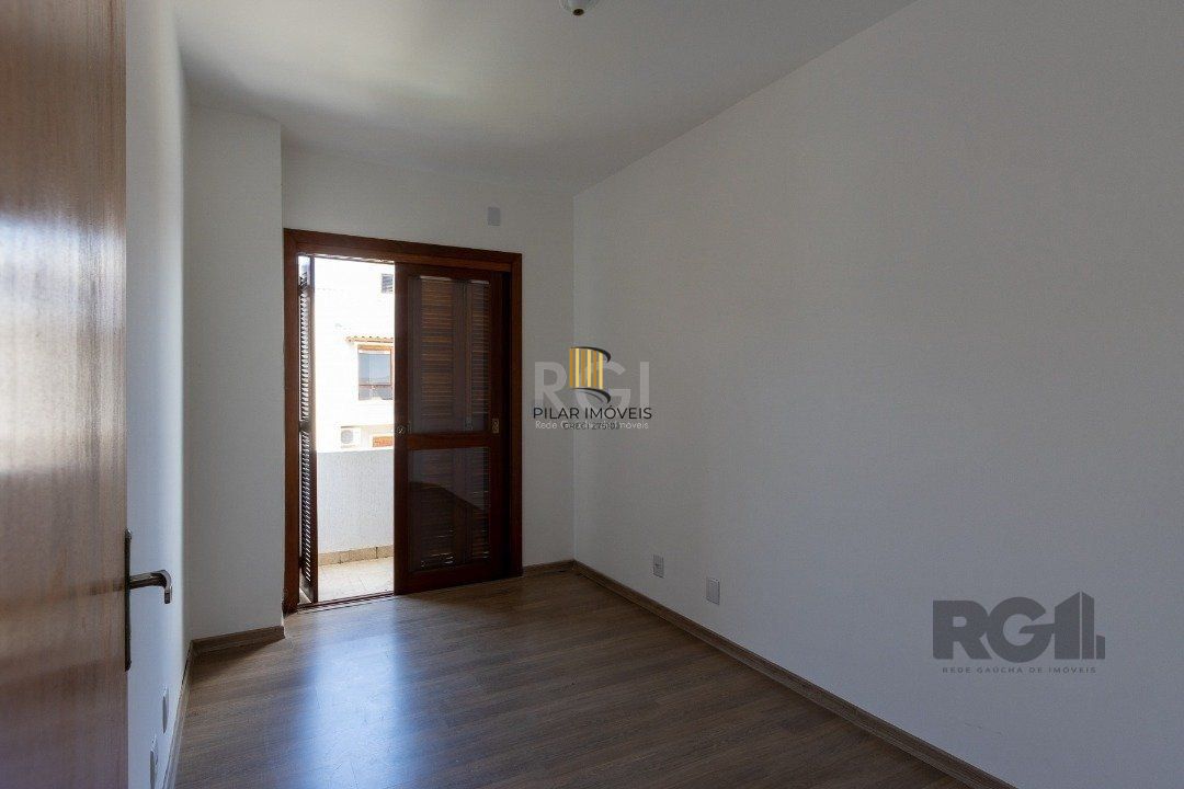 Casa 3 dormitórios no bairro Guarujá