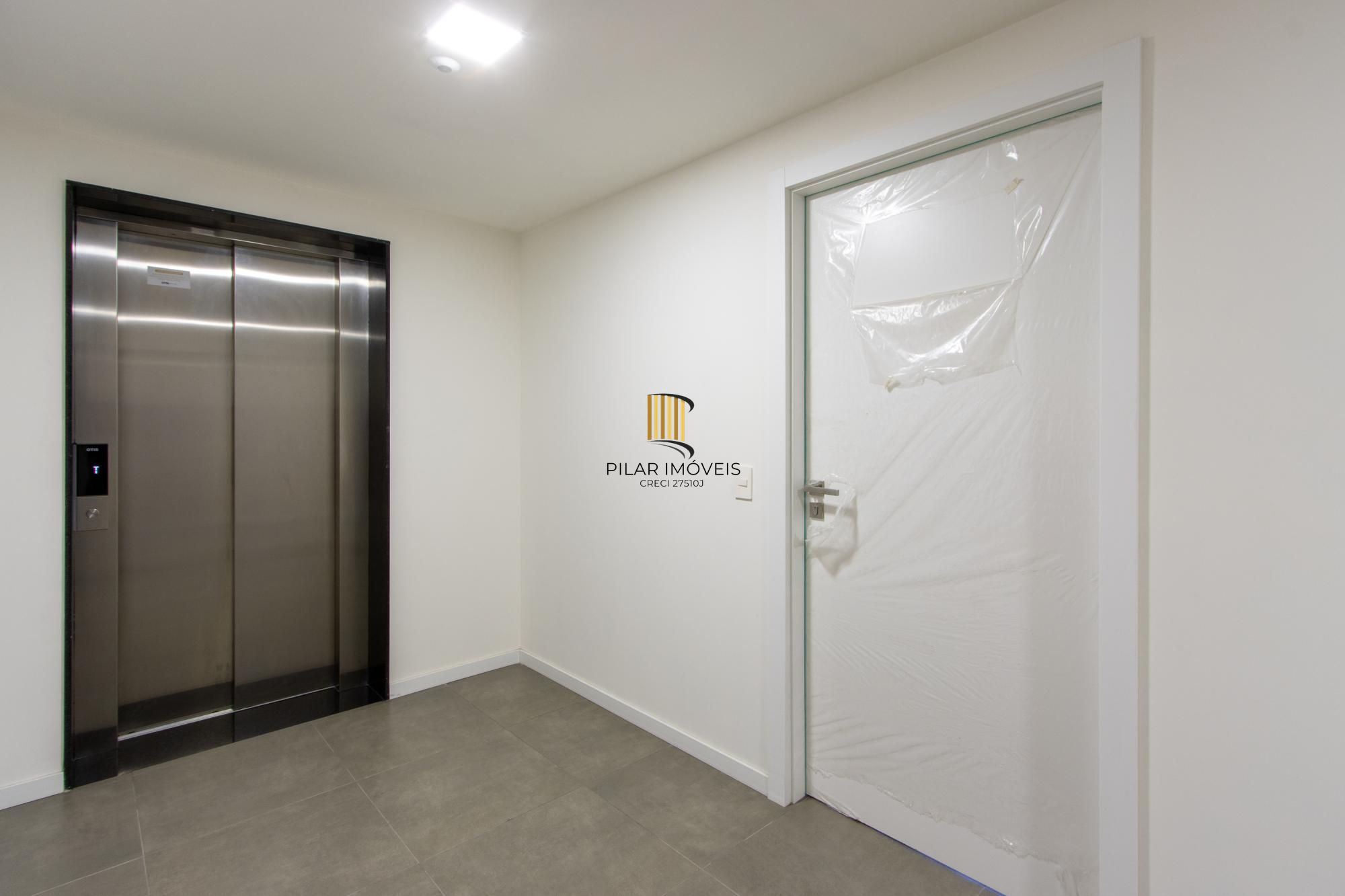 Infra Completa 3 Dormitórios sendo 1 suíte 1 Banheiro social acesso para os dois quartos. churrasqueira e lareira.