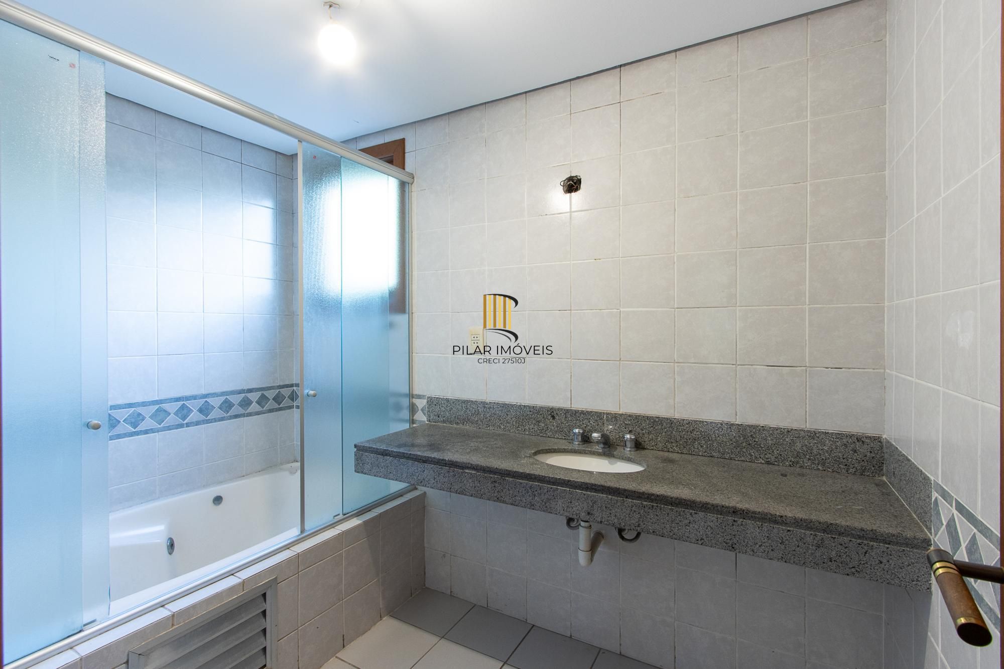 Apartamento bairro Cavalhada com 03 dormitórios, gabinete e 2 vagas 134,35m2 privativos!