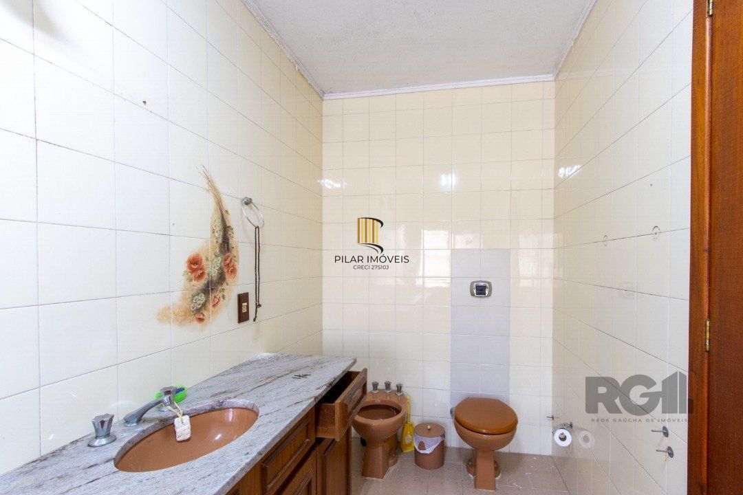 Casa para Venda - 72.6m², 4 dormitórios, sendo 1 suites, 6 vagas - Camaquã