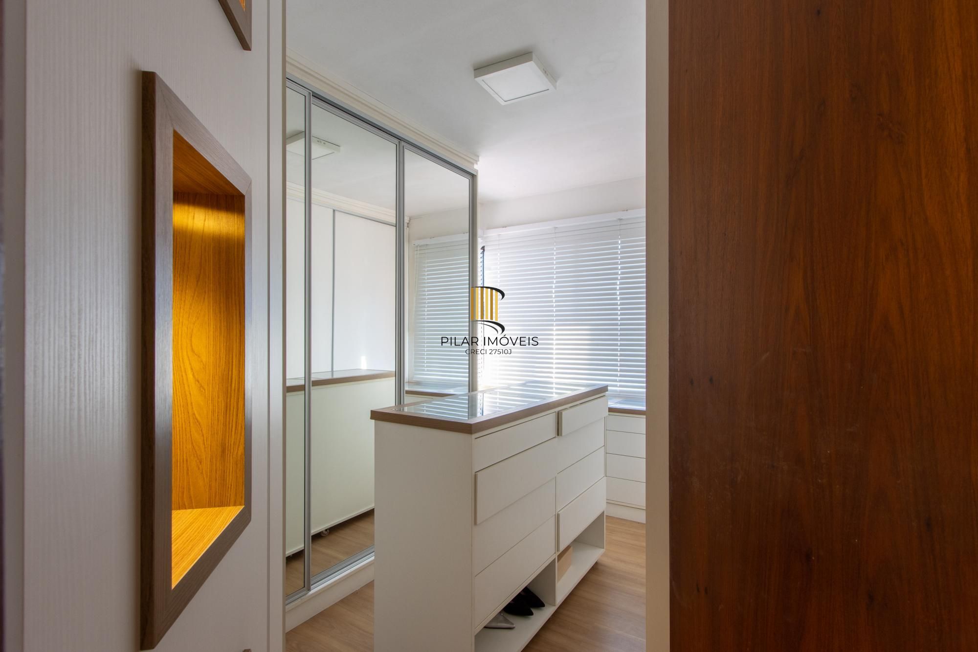 Excelente Casa em Condominio Fechado com 440,60m Dormitórios, sendo 2 Suítess