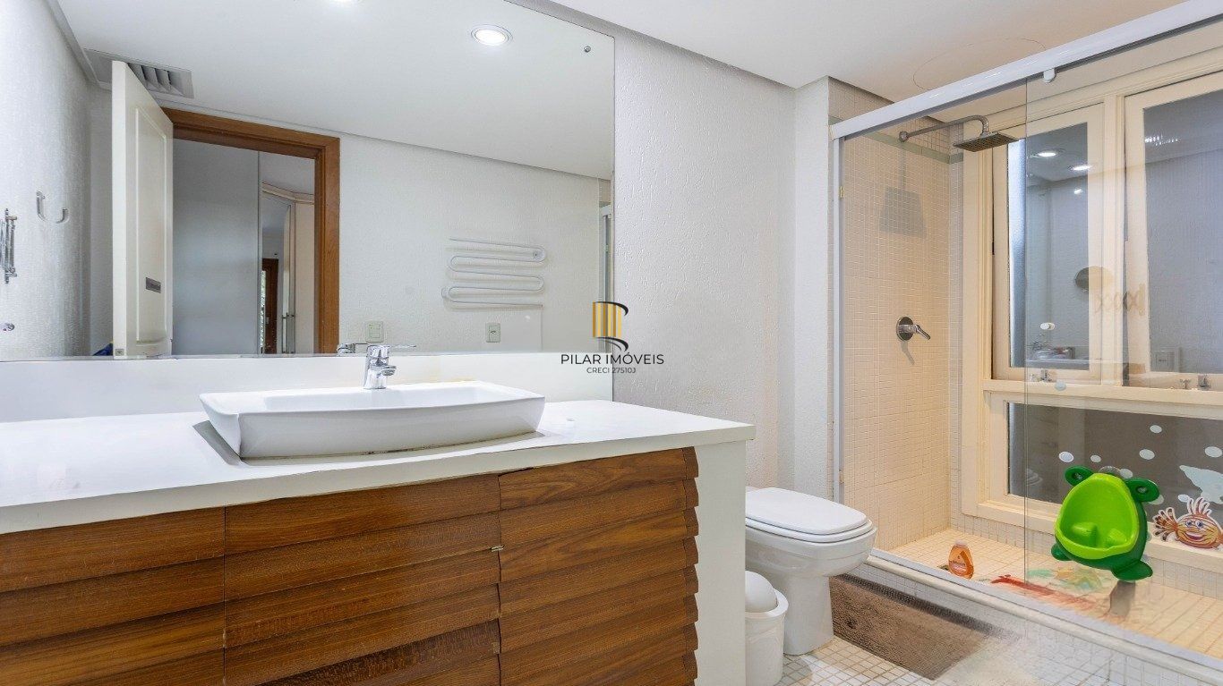 Apartamento193m² privativos,  3 dormitórios (2 suítes),  3 vagas