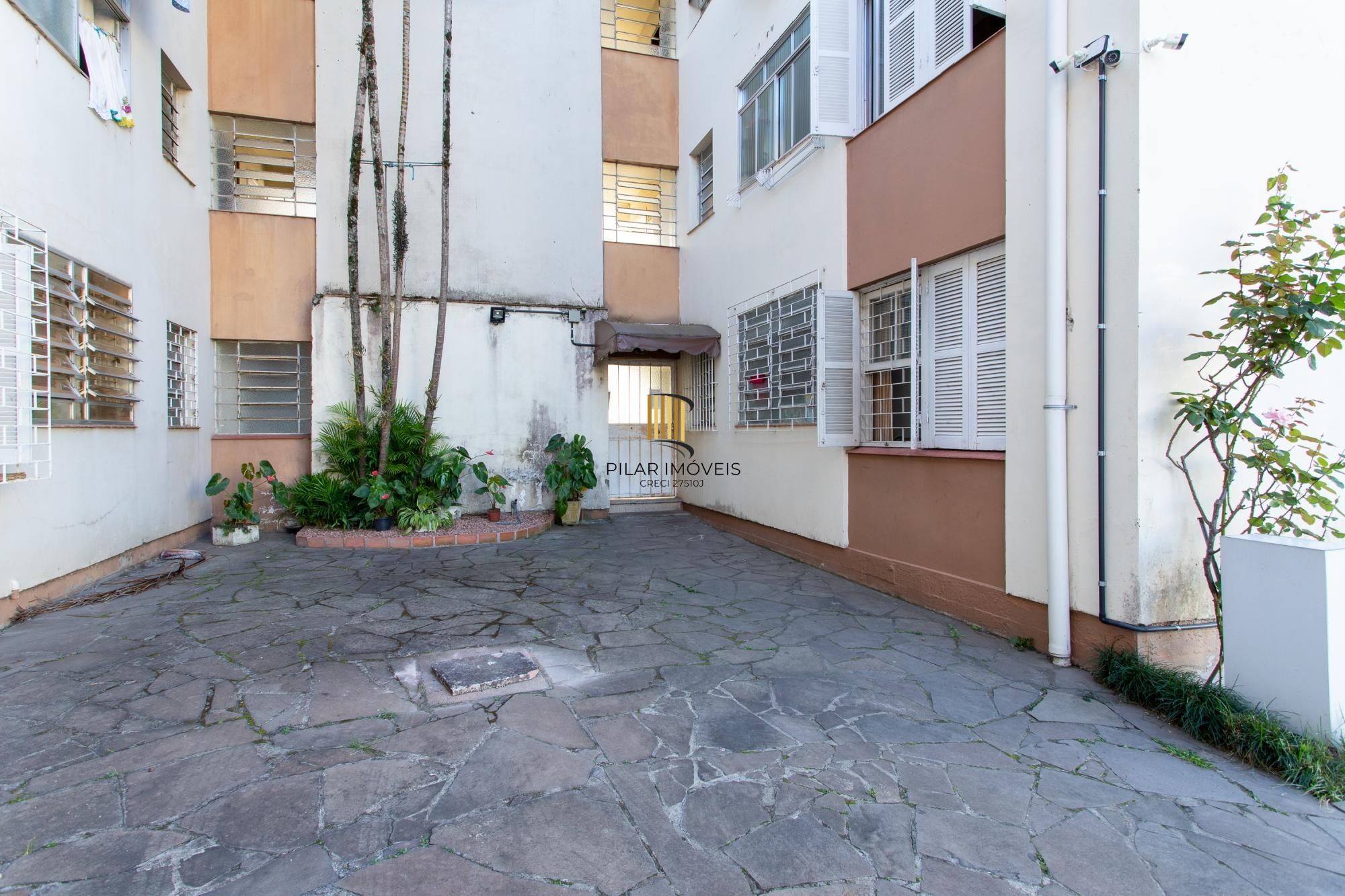 Apartamento 02 dormitórios I bairro Cristal