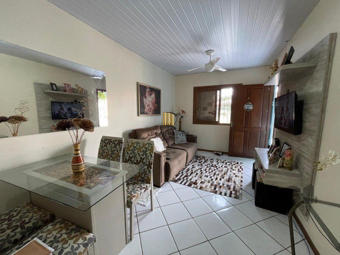 Casa 2 dormitórios no bairro Hípica