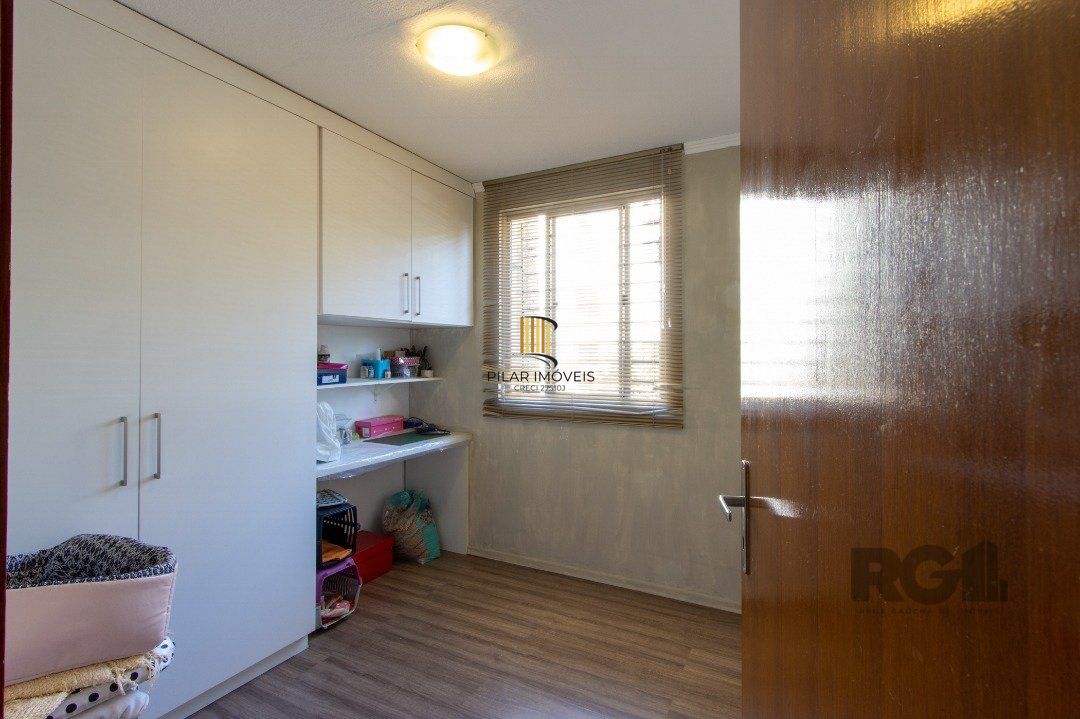 Apartamento semimobiliado com 2 dormitórios, banheiro social e 1vaga rotativa