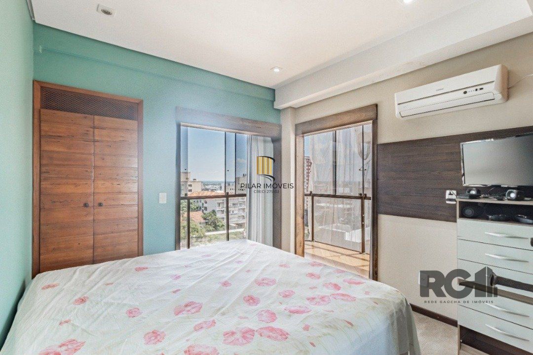 Cobertura impecável semi-mobiliada com linda vista para o Guaíba, 3 dormitórios sendo 1 suíte e 2 vagas.