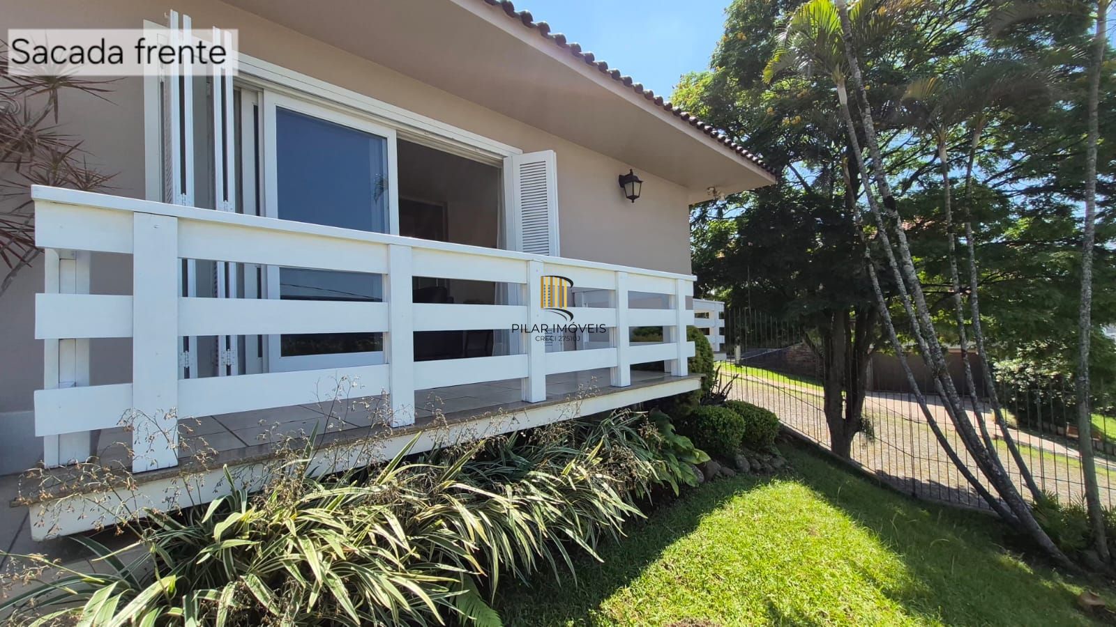 Excelente casa de 4 dormitórios, 1 suíte e 2 vagas em Novo Hamburgo.