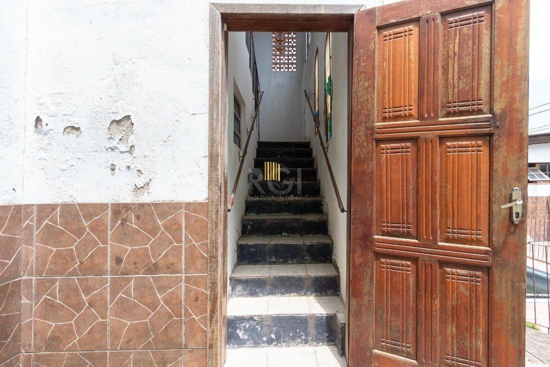 Casa para Venda - 149.99m², 6 dormitórios, sendo 2 suites, Nonoai