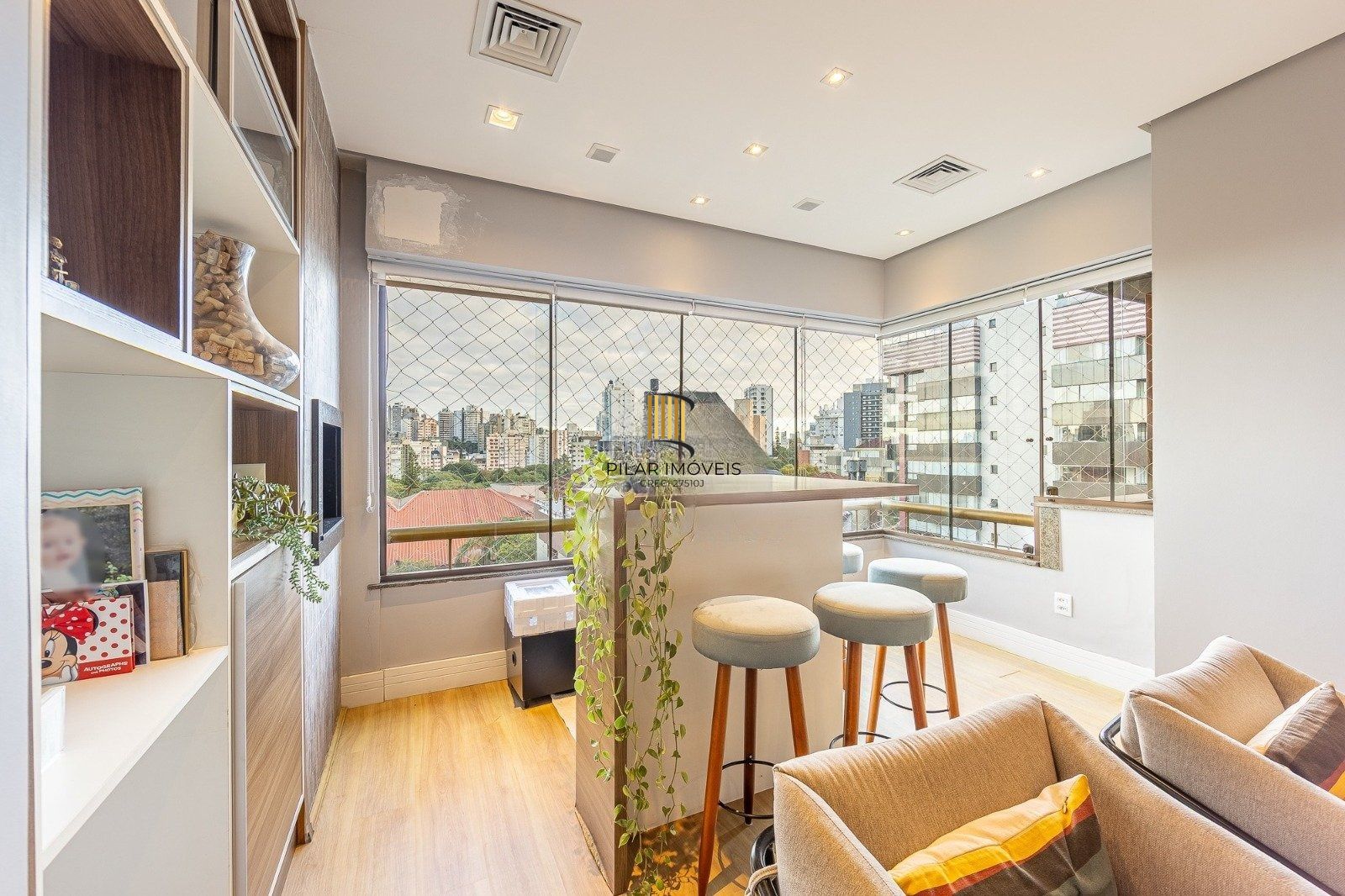 Belíssimo apartamento 03 dormitórios no Petrópolis