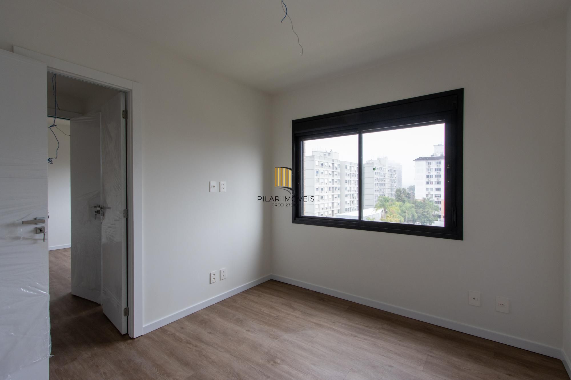 Infra Completa 3 Dormitórios sendo 1 suíte 1 Banheiro social acesso para os dois quartos. churrasqueira e lareira.
