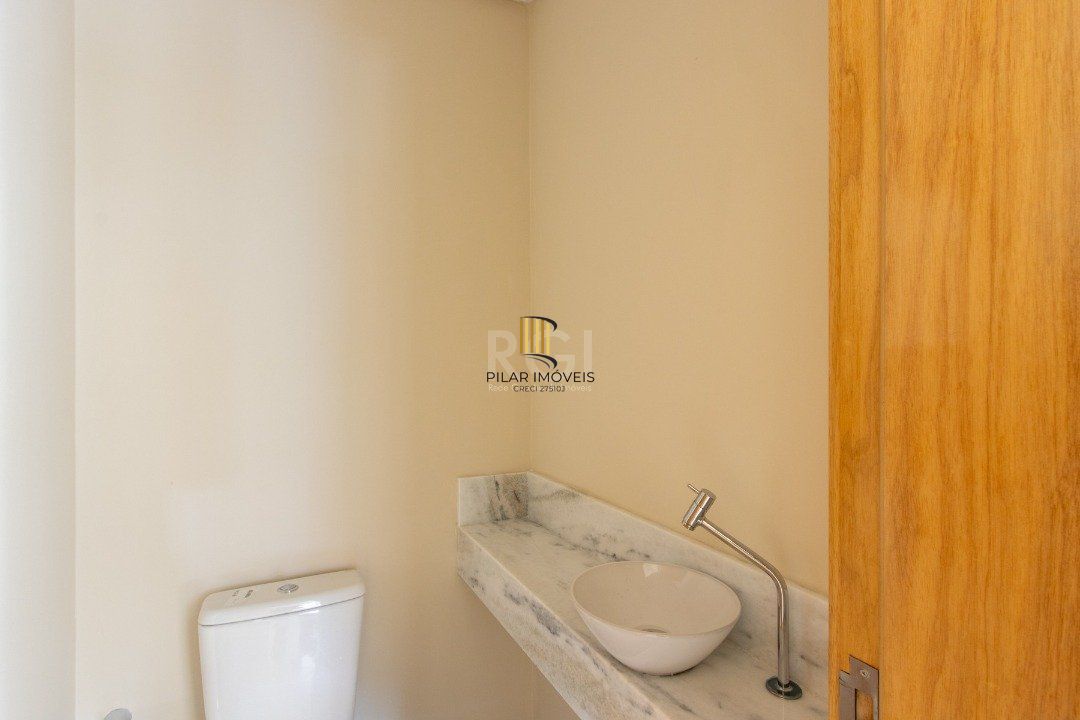 Casa 3 dormitórios no bairro Hípica
