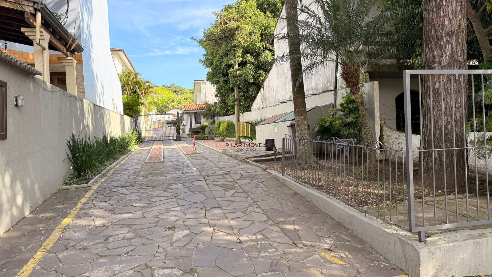 Apartamento reformando, 1 quarto, vaga coberta escriturada - Bairro Camaquã