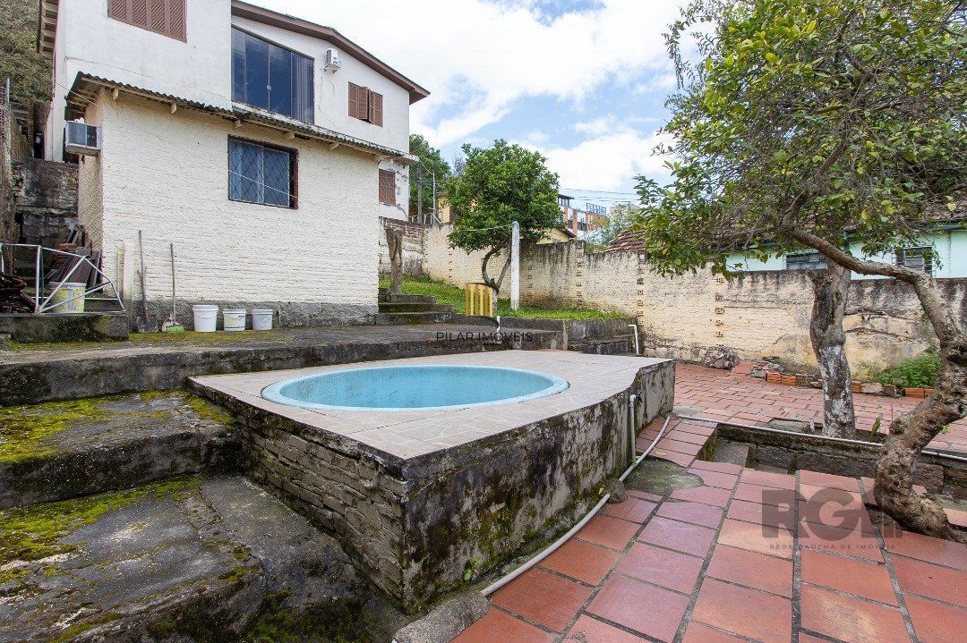 Casa 2 dormitórios no bairro Cristal