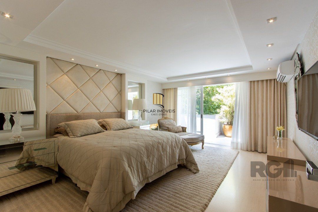 Casa em condominio, mobiliada com 741m² privativos , com 3 suítes- master