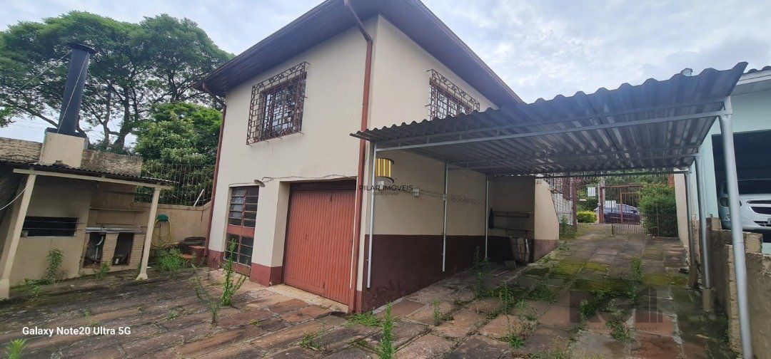 Casa com 2 dormitórios e 2 banheiros, área privativa de 100m²