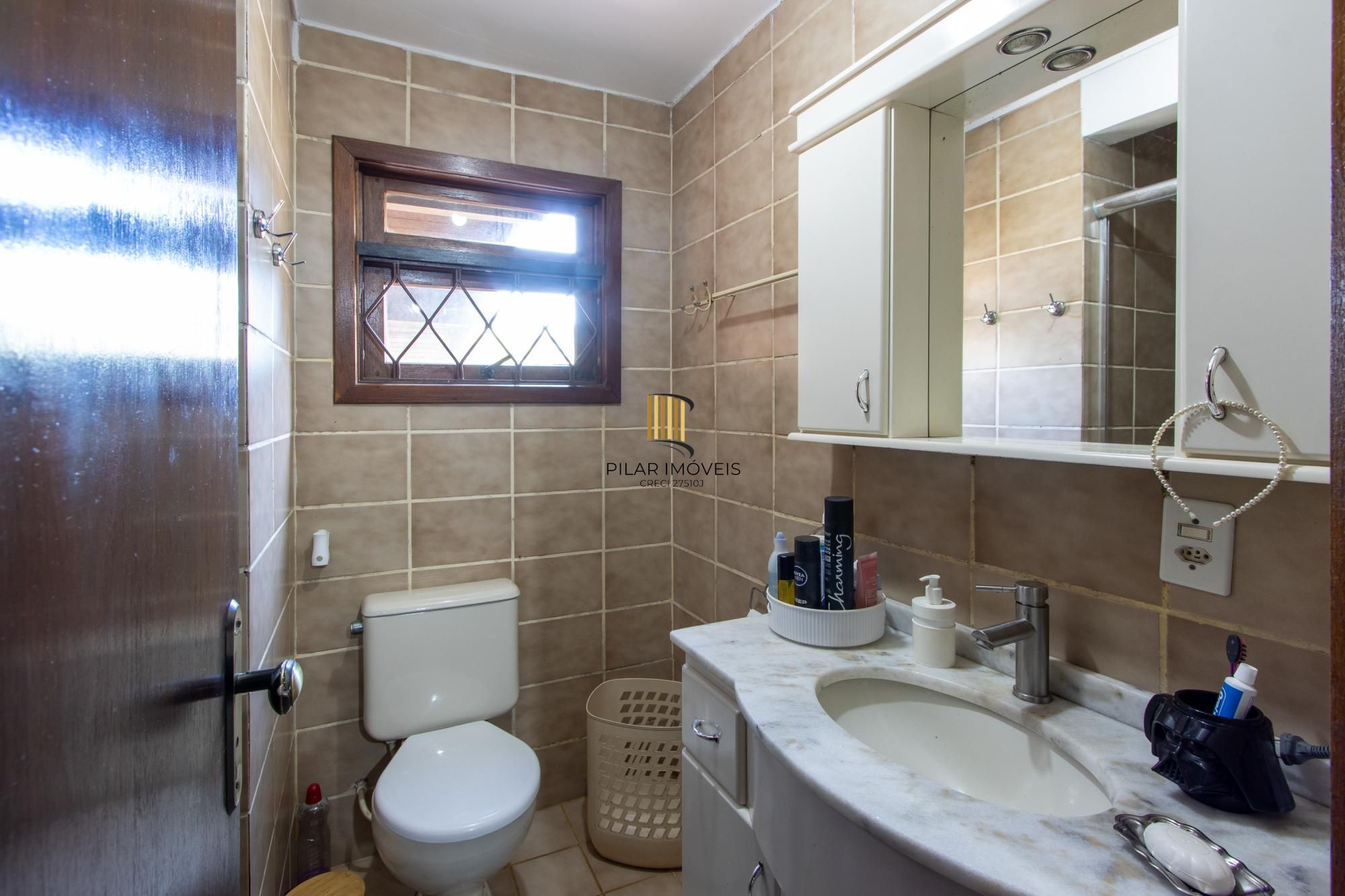 Casa 5 dormitórios no bairro Teresópolis