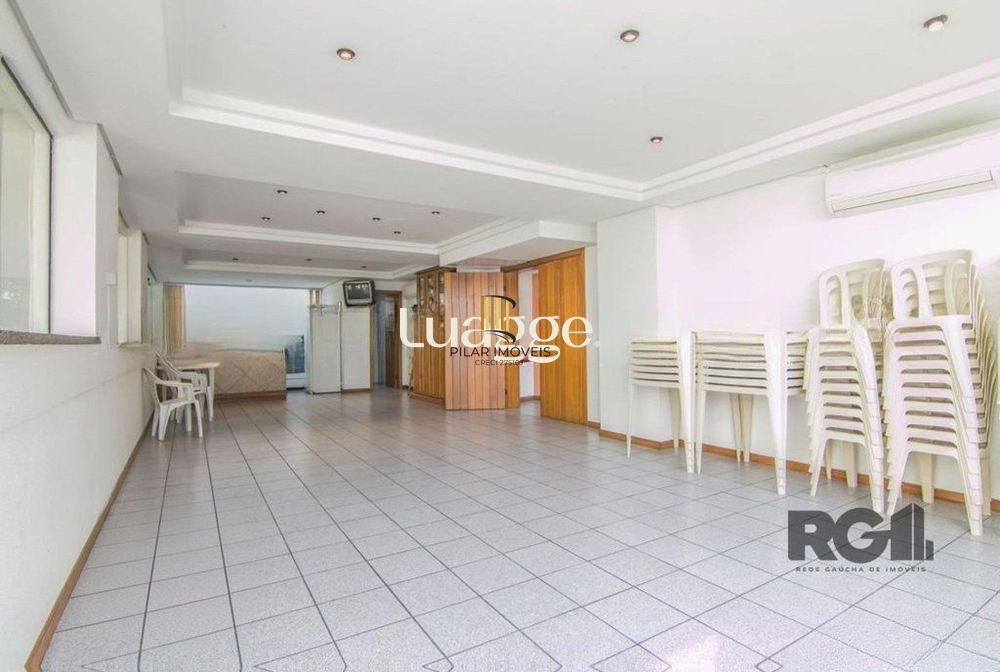 Apartamento de 2 dormitórios e 1 vaga de garagem no Centro Histórico.