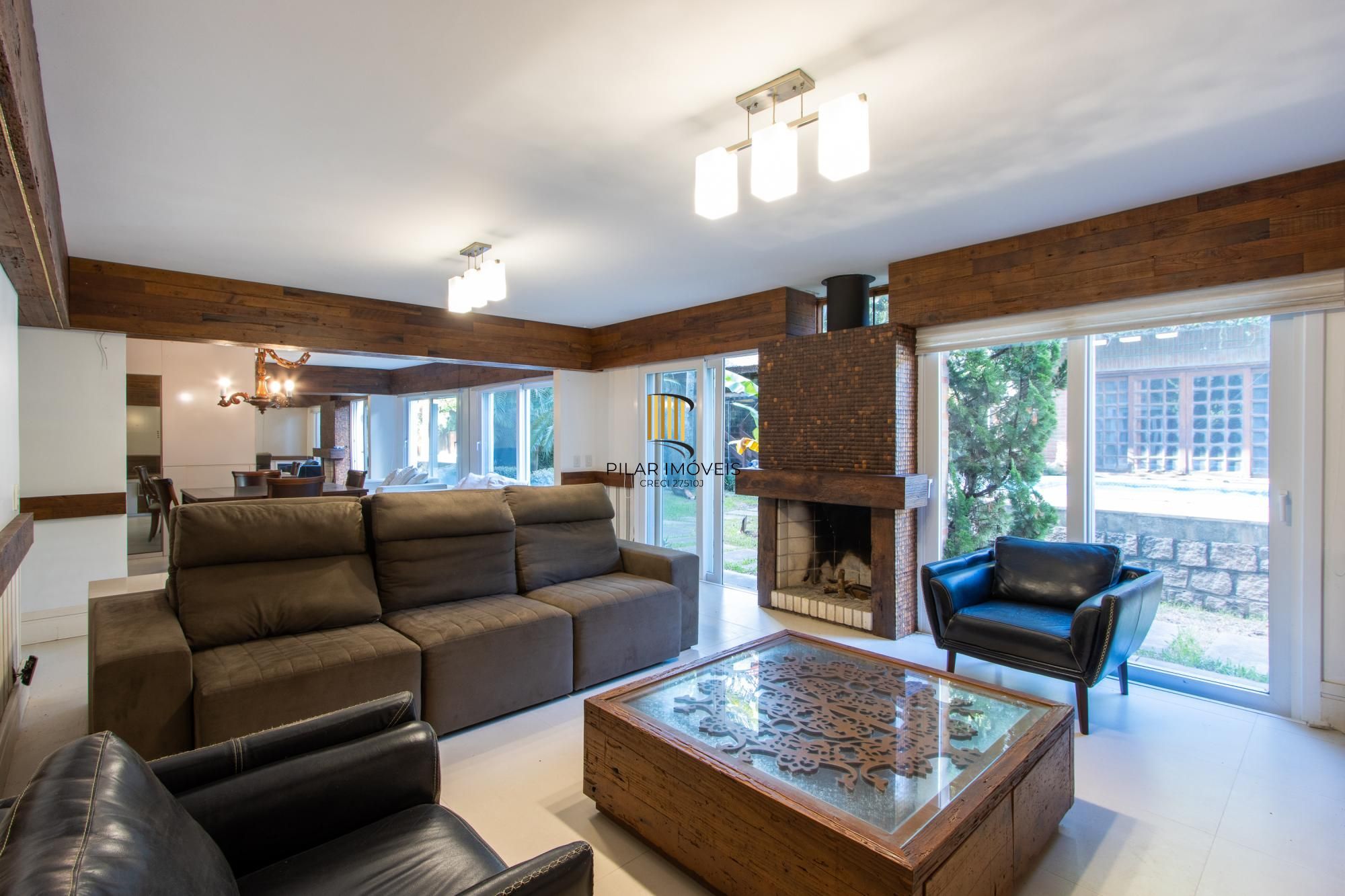 Excelente Casa em Condominio Fechado com 440,60m Dormitórios, sendo 2 Suítess