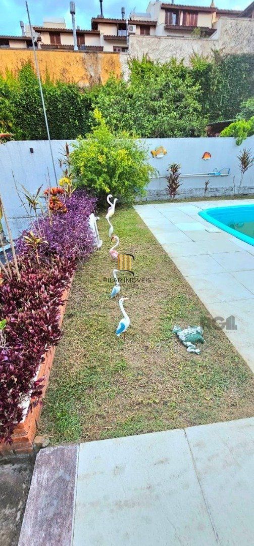 Casa para Venda - 350m², 5 dormitórios, sendo 1 suite, 6vagas - Cristal