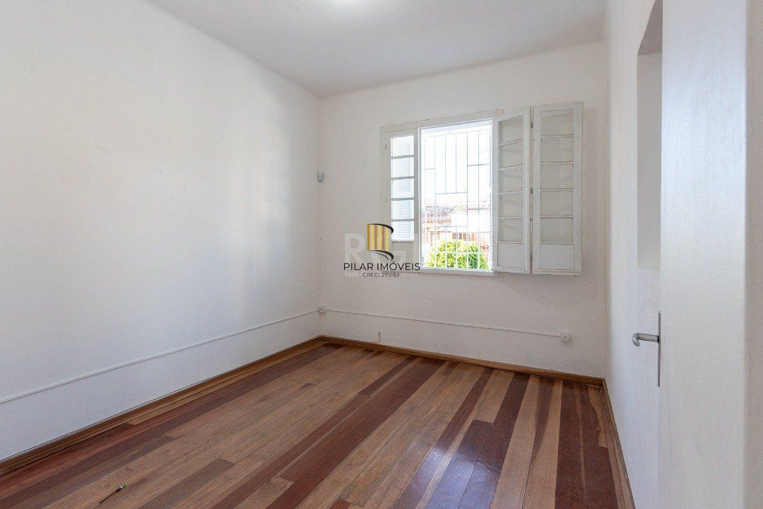 Casa para Venda - 180.2m², 3 dormitórios, 3 vagas - Medianeira